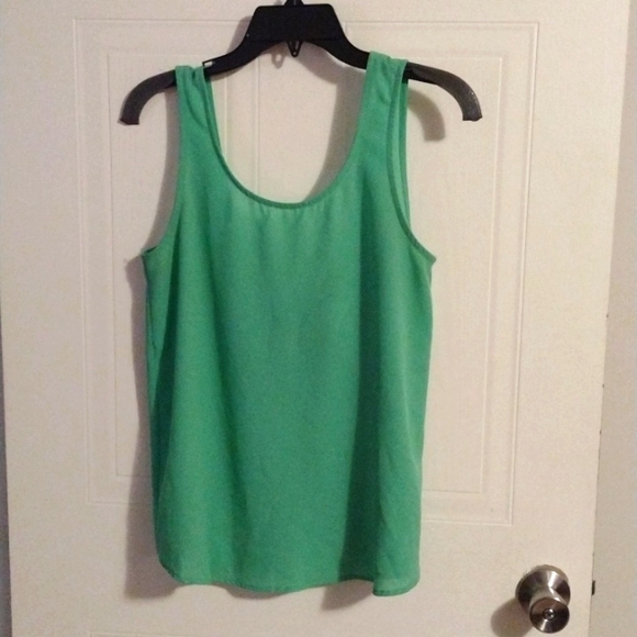 Everly sleeveless blouse womens size M EUC - Picture 1 of 4